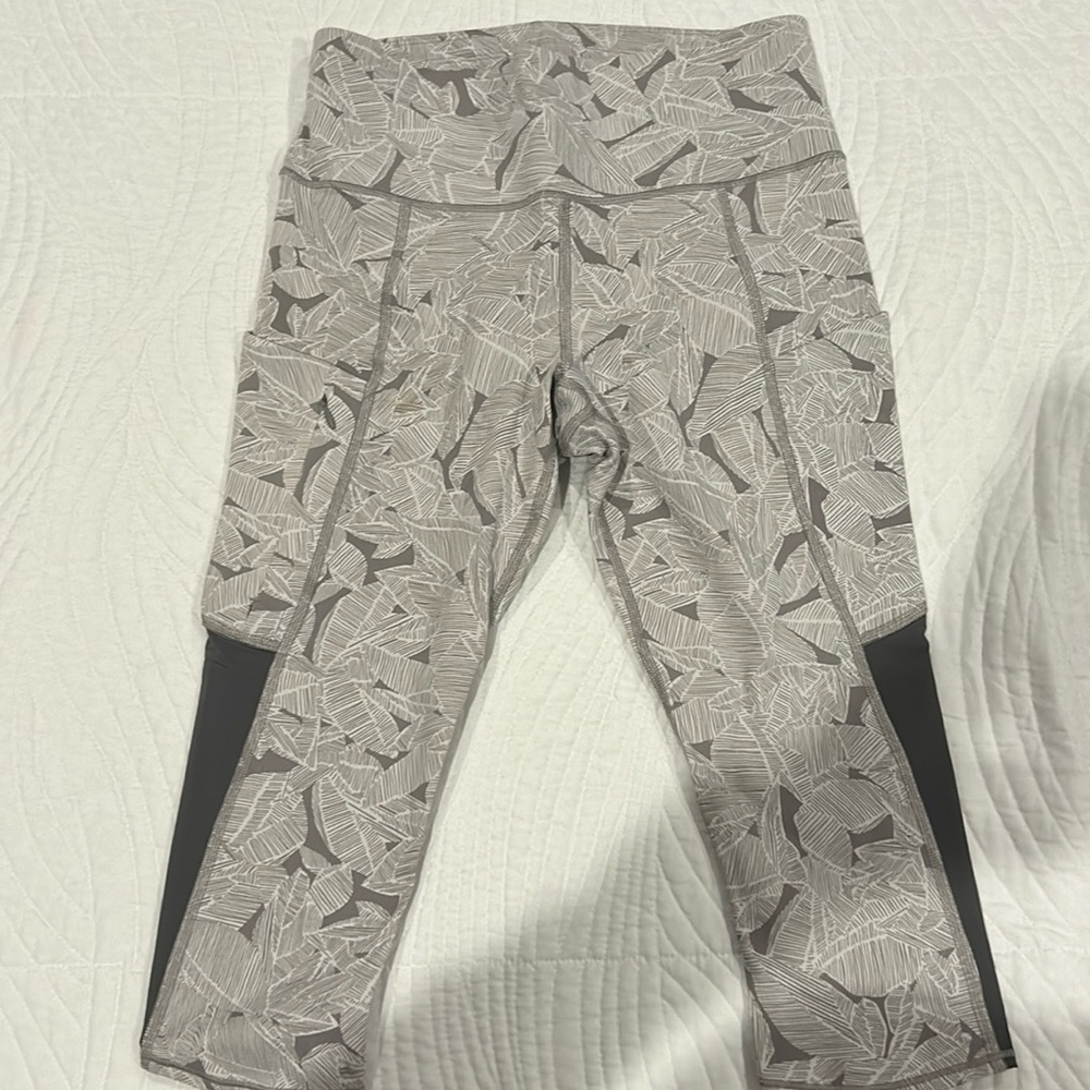 Athleta capri white & gray leggings